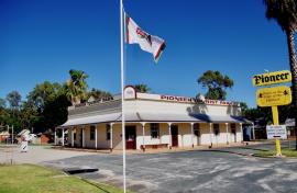 Kui Parks, Pioneer Tourist Park, Deniliquin, Entrance