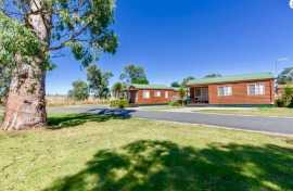 Kui Parks, Holbrook Motor Village, Cabins