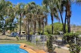 Kui Parks, Mount Morgan Motel & Van Park, Pool