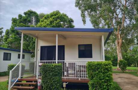 Kui Parks, Crystal Creek Caravan Park, Cabin