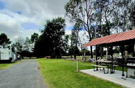 Kui Parks Country Road Caravan Park 