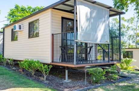 Kui Parks, Mount Larcom Tourist Park, Cabin