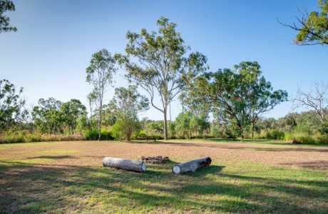 Kui Parks, Mount Larcom Tourist Park, Campfire