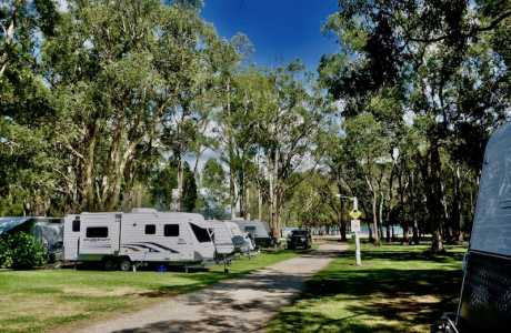 Kui Parks, Diamond Waters Caravan Park, Dunbogan, Caravan Sites