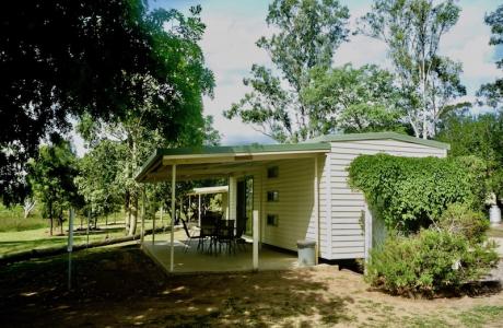 Kui Parks, Monto Caravan Park, Cabin