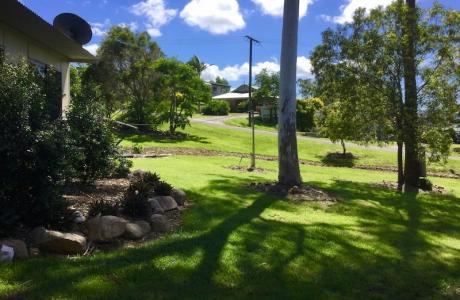 Kui Parks, Mount Larcom Tourist Park