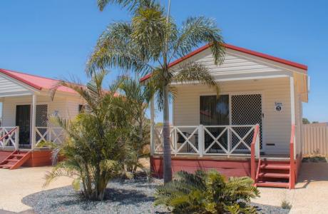 Kui Parks, Outback Oasis Caravan Park, Carnarvon, Cabin