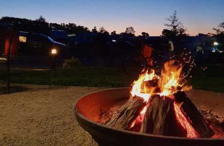 Kui Parks, Lilydale Pine Hill Caravan Park, Camp Fire